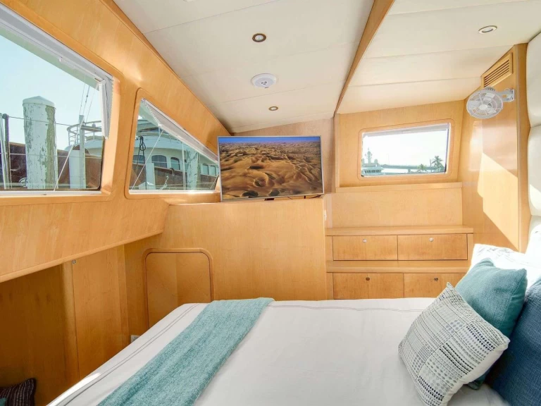 Uthyrning Lyx yacht PROUT med en båtlicens 