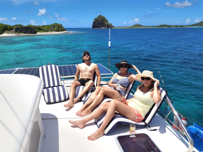 Leopard Sara charter bareboat eller skeppad i Windward Islands