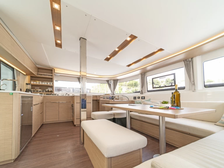 Uthyrning Katamaran  Lagoon med en båtlicens 