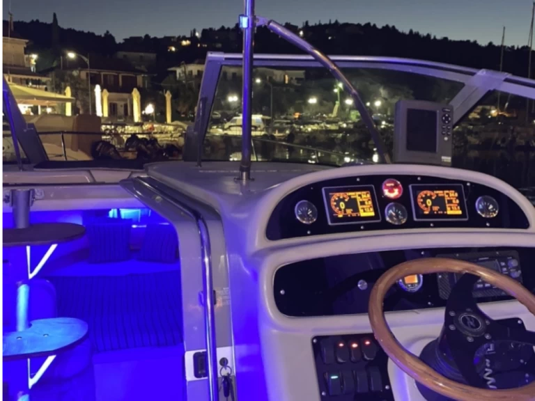 Båtuthyrning Sea Ray Sea Ray 290 Sundancer i Nikiána på Samboat 