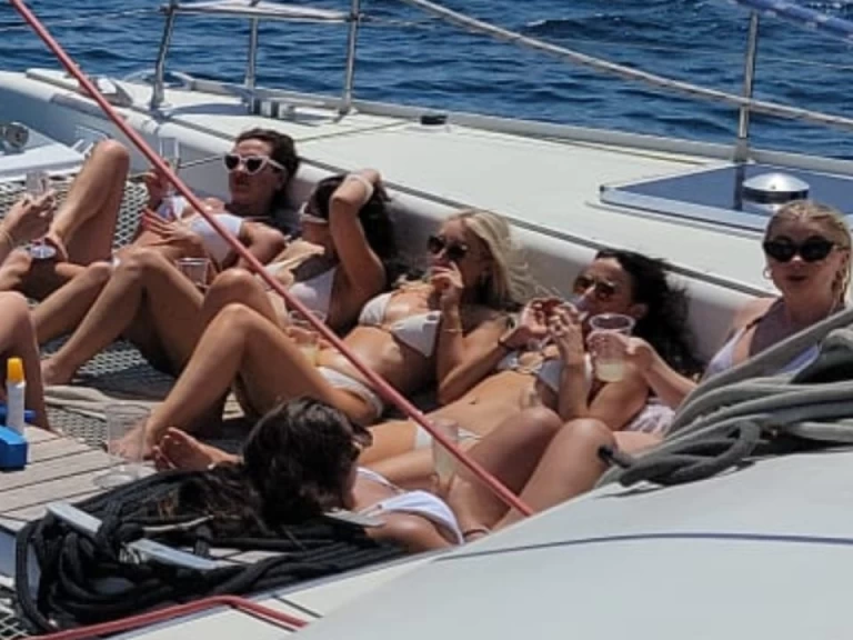 Lagoon Lagoon 560 charter bareboat eller skeppad i Cannes