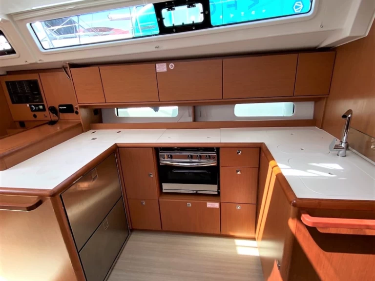 Yacht charter Alimos billig Bavaria C46
