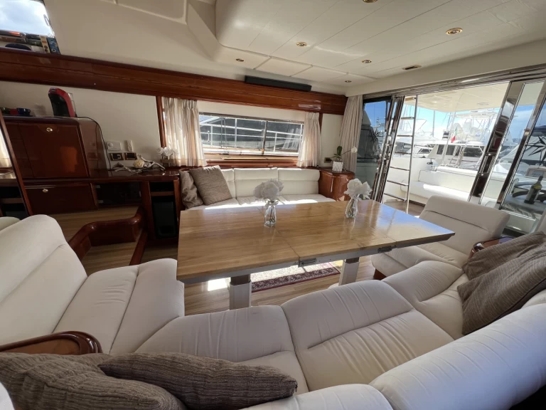 Lyx yacht för uthyrning Porto Turistico Palau till det bästa priset 