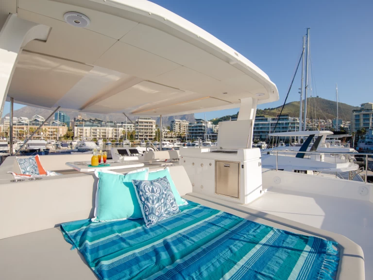 Leopard Leopard 53 Powercat charter bareboat eller skeppad i Road Town