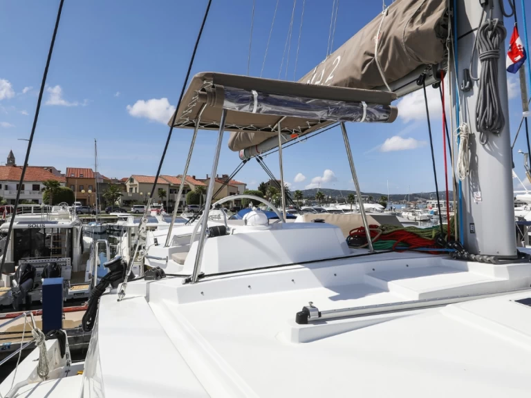 Bali Bali 4.2 charter bareboat eller skeppad i Biograd Na Moru