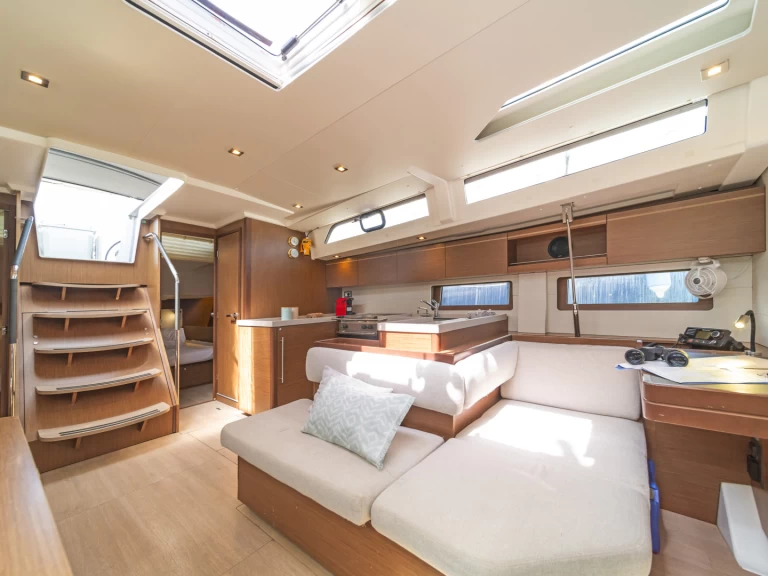 Uthyrning Segelbåt  Bénéteau med en båtlicens 