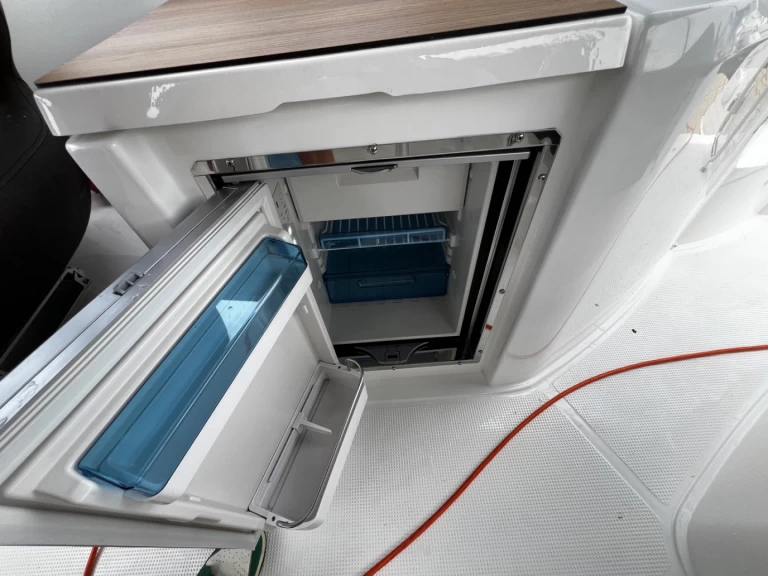 Uthyrning Motorbåt  Bavaria med en båtlicens 