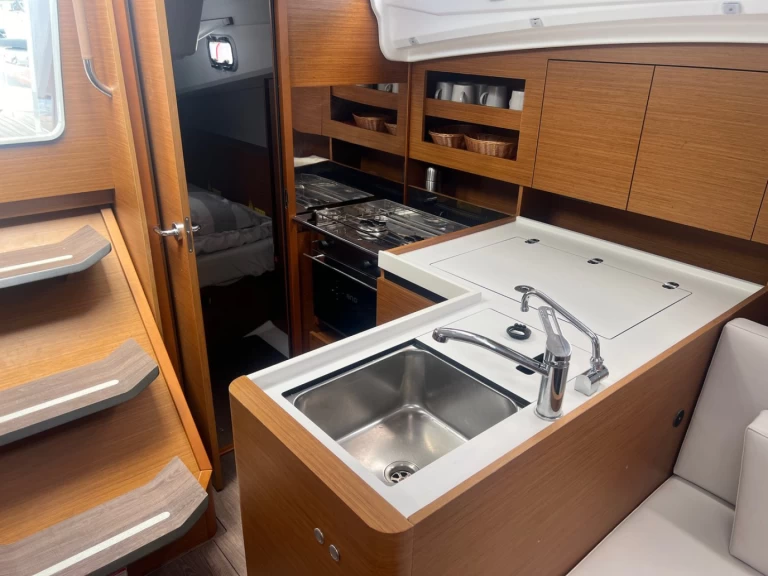 Yacht charter Punat billig Sun Odyssey 380
