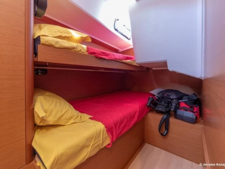 Hyra Segelbåt  med eller utan skeppare Jeanneau Gouvia 