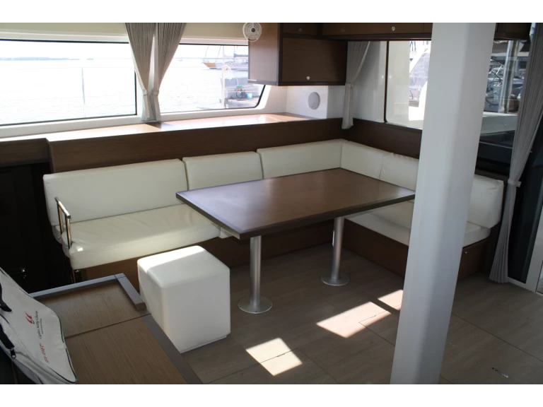 Lagoon Lagoon 52 F charter bareboat eller skeppad i Golfo Aranci