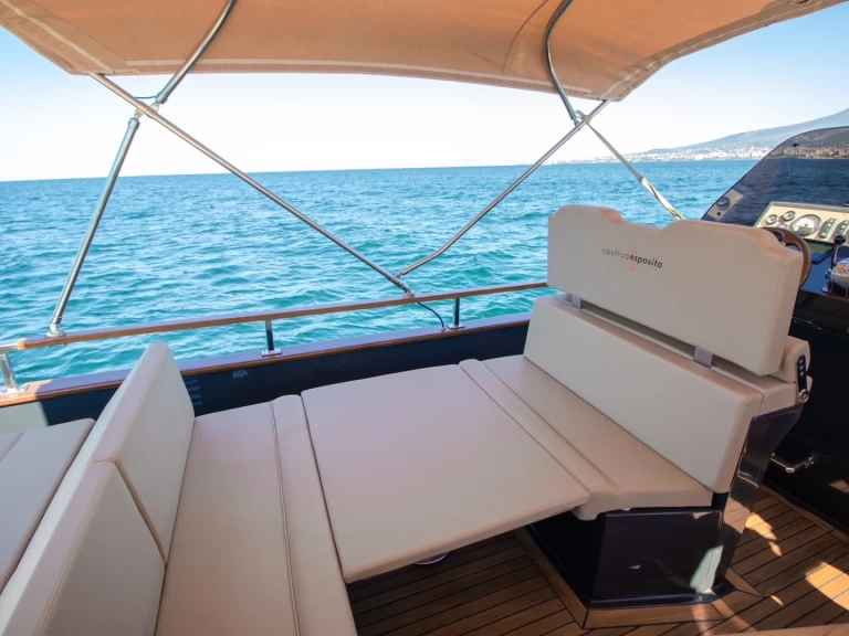 Båtuthyrning Nautica Esposito Positano 32 i Marinella di Sarzana på Samboat 