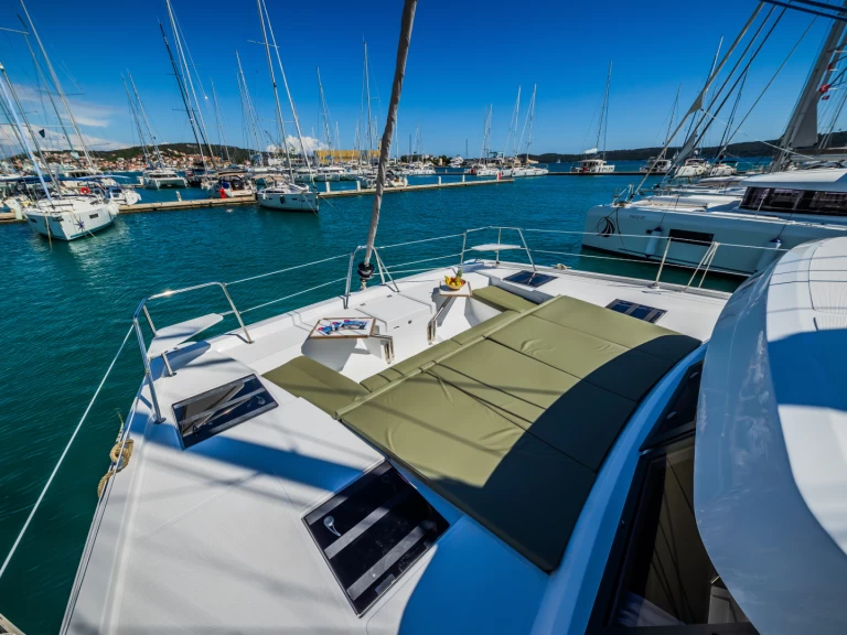 Katamaran  för uthyrning Donji Seget till det bästa priset 