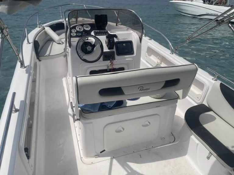 Hyr en Ranieri Voyager 22 Hyeres 