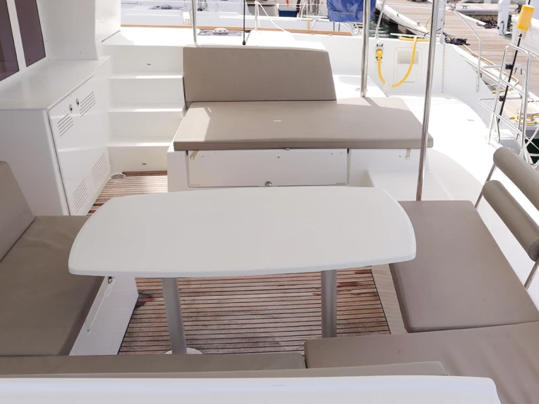 Lagoon Lagoon 450 F charter bareboat eller skeppad i Road Town