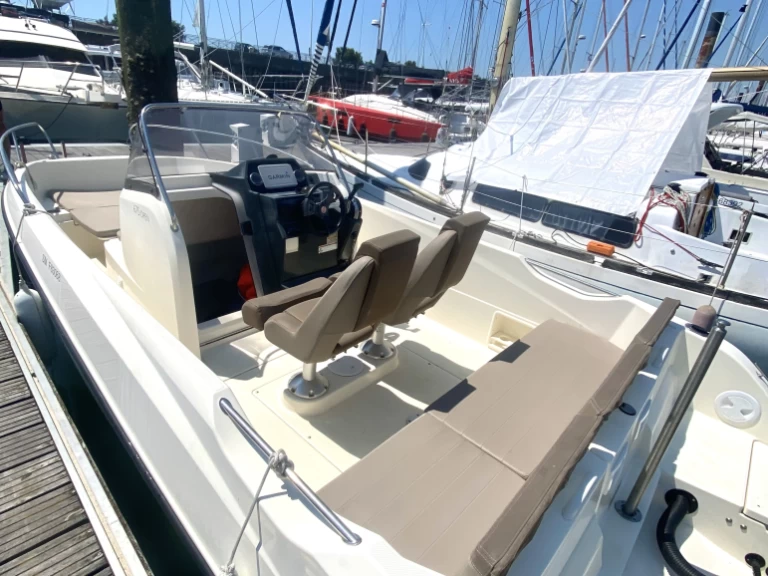 Yacht charter La Rochelle billig Activ 675 Open