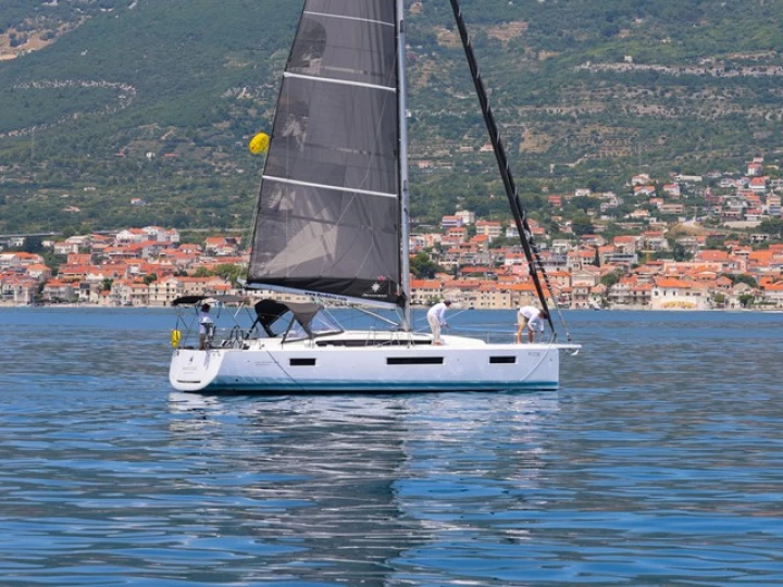 Yacht charter Kaštela billig Sun Odyssey 440