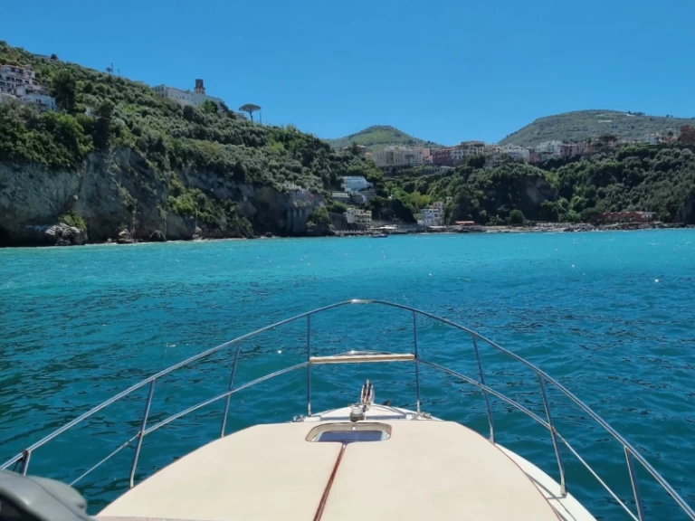 Azimut Az 34 charter bareboat eller skeppad i Castellammare di Stabia