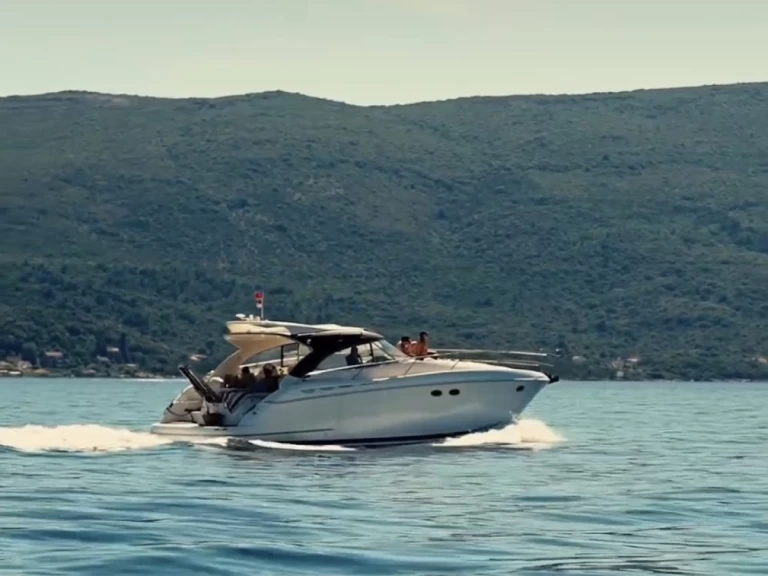 Hyr en Bavaria BMB 42 Sport HT Herceg Novi 