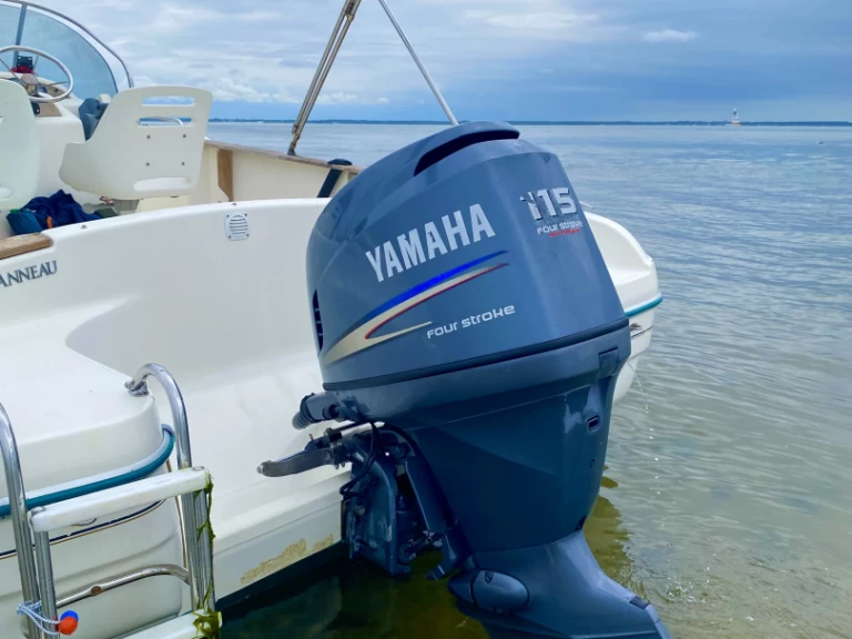 Uthyrning Motorbåt  Jeanneau med en båtlicens 