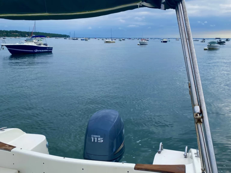 Jeanneau Cap Camarat 625 charter bareboat eller skeppad i Lège-Cap-Ferret