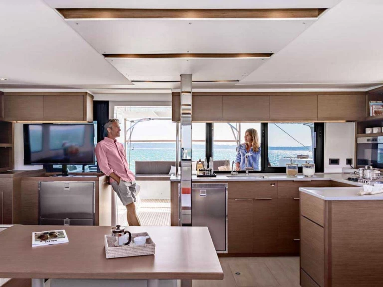 Lagoon Lagoon 46 charter bareboat eller skeppad i Trogir 