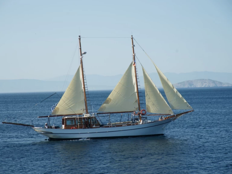 Båtuthyrning  ELEFTHERIA i Piraeus på Samboat 