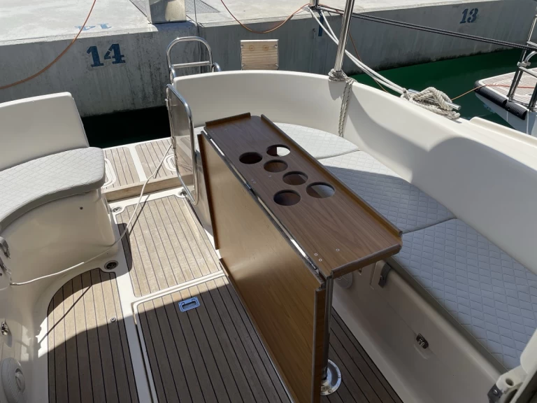 Yacht charter Sukošan billig Adria 1002 Vektor