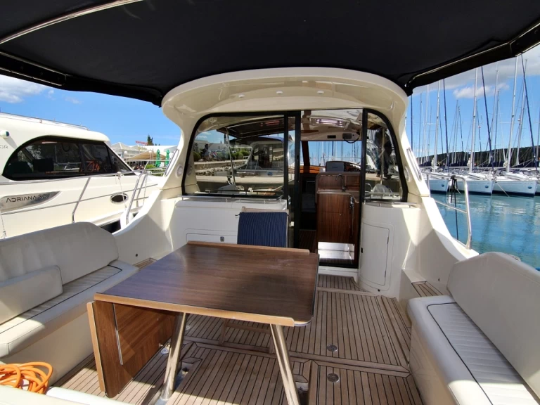 Yacht charter Sukošan billig ADRIANA 44