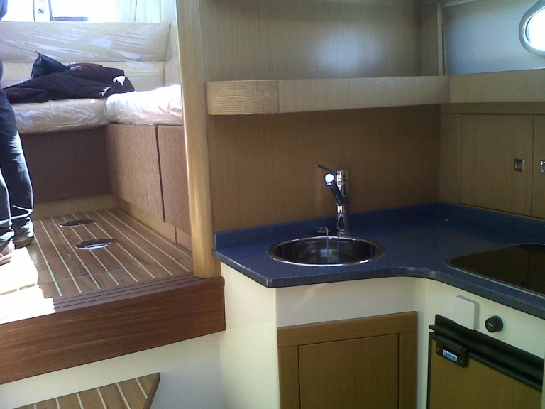 FEATON 1040 MORAGA charter bareboat eller skeppad i l'Escala