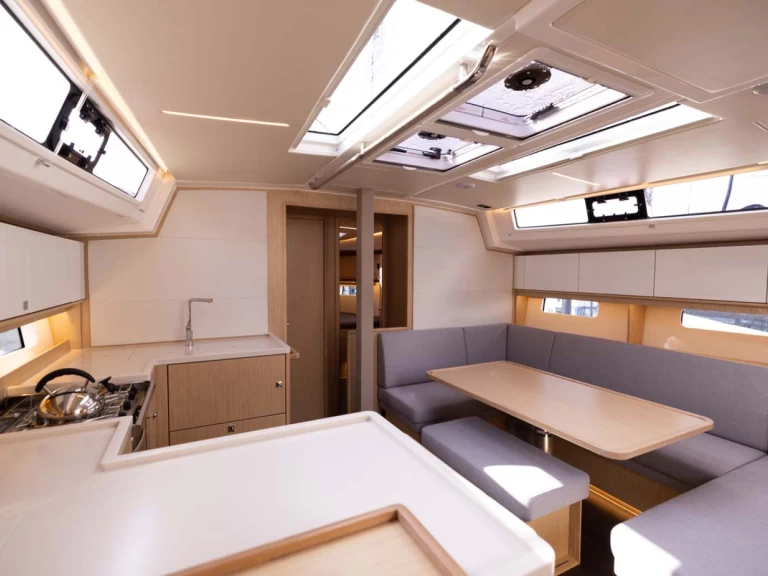 Bavaria Bavaria C46 charter bareboat eller skeppad i Palma de Mallorca