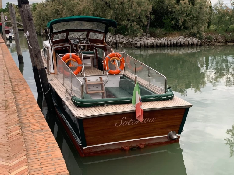 Vizianello vizianello charter bareboat eller skeppad i Venice