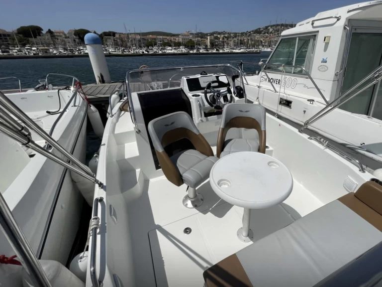 Hyra Motorbåt  med eller utan skeppare Bénéteau Antibes 