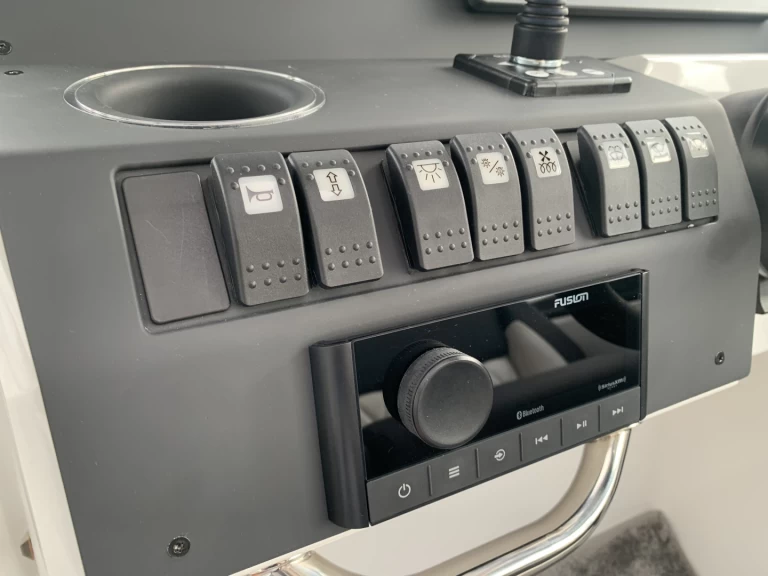 Grandezza Grandezza 28 OC charter bareboat eller skeppad i Trogir 