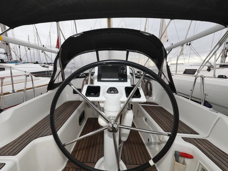 Uthyrning Segelbåt  Bénéteau med en båtlicens 