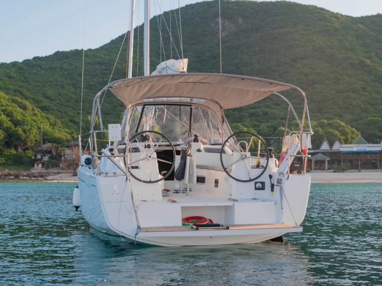 Bénéteau Oceanis 34.1 charter bareboat eller skeppad i Ko Chang (Koh Chang)