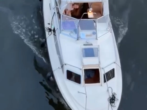 Hyra Motorbåt  med eller utan skeppare Joda Prague 