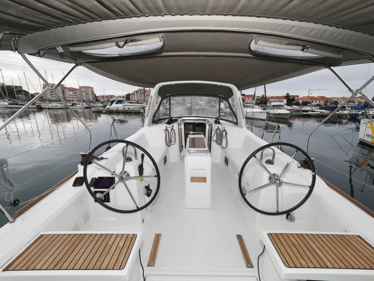 Hyra Segelbåt  med eller utan skeppare Bénéteau Biograd Na Moru 