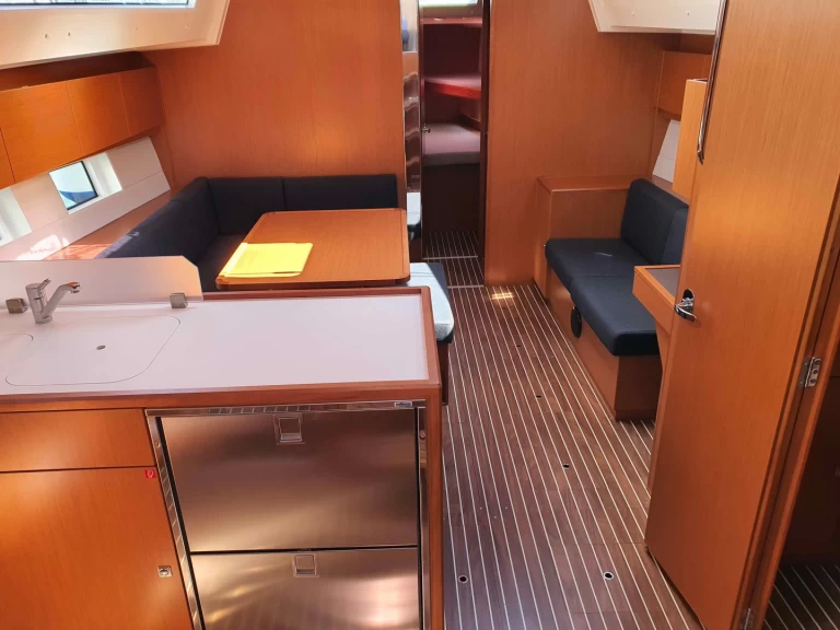 Segelbåt  för uthyrning Alimos till det bästa priset 