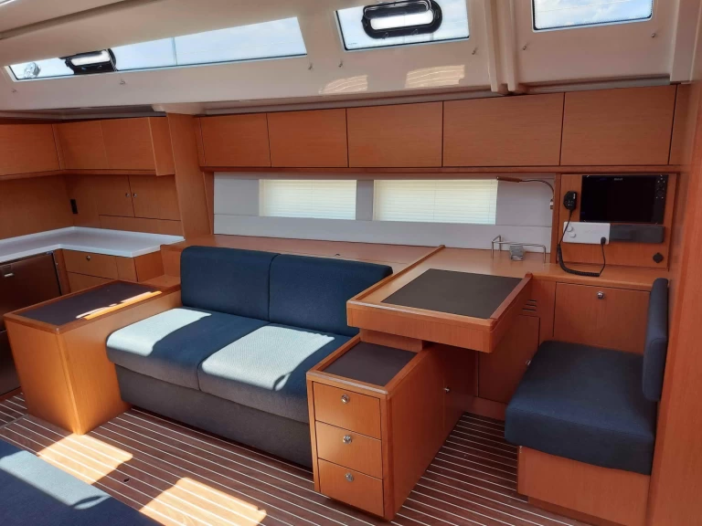 Yacht charter Alimos billig Bavaria C57
