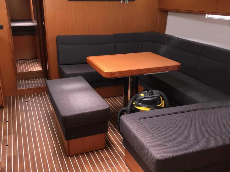 Uthyrning Segelbåt  Bavaria med en båtlicens 