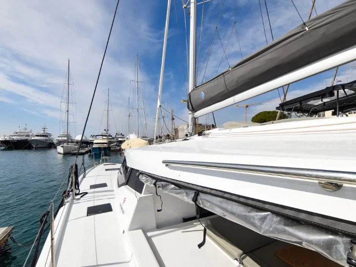 Yacht charter Zadar billig Astrea 42