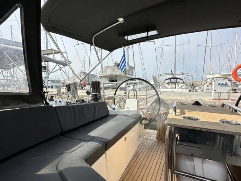 Yacht charter Alimos billig Oceanis 40.1