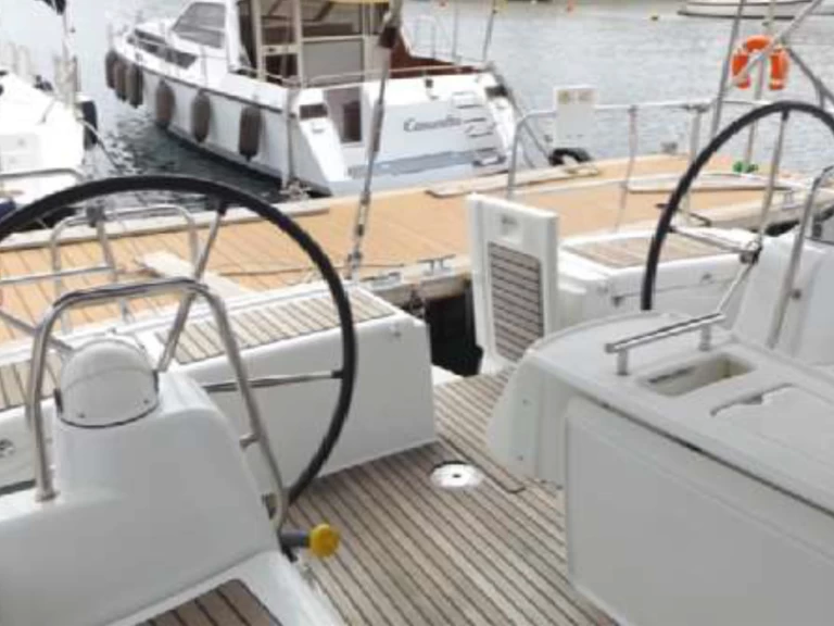 Hyr en Bénéteau Oceanis 50 Kalkara 