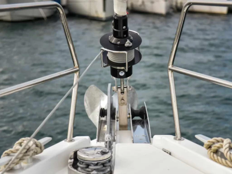 Uthyrning Segelbåt  Jeanneau med en båtlicens 