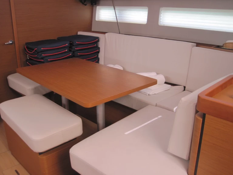 Hyr en Jeanneau Sun Odyssey 490 Capo d'Orlando 