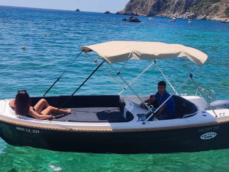 Hyr en Assos T-Assos Palaiokastrítsa 