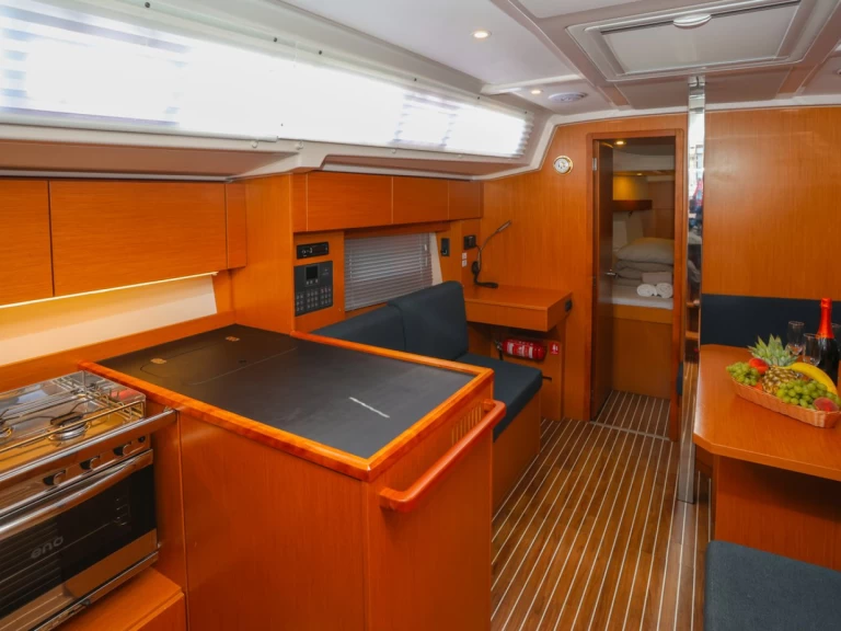 Uthyrning Kaštela - Bavaria Bavaria C38 av Samboat 