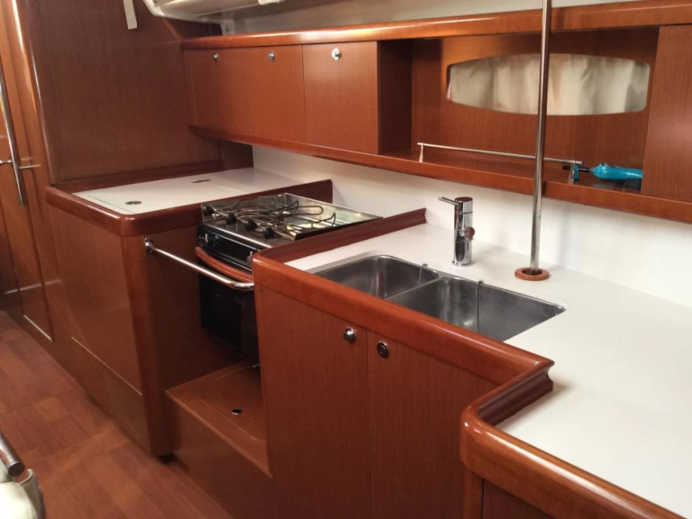 Hyra Segelbåt  med eller utan skeppare Bénéteau Alimos 