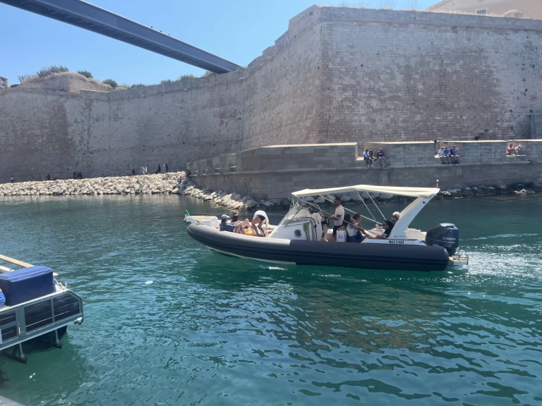 Blu and blu italy 620 confort charter bareboat eller skeppad i Marseille