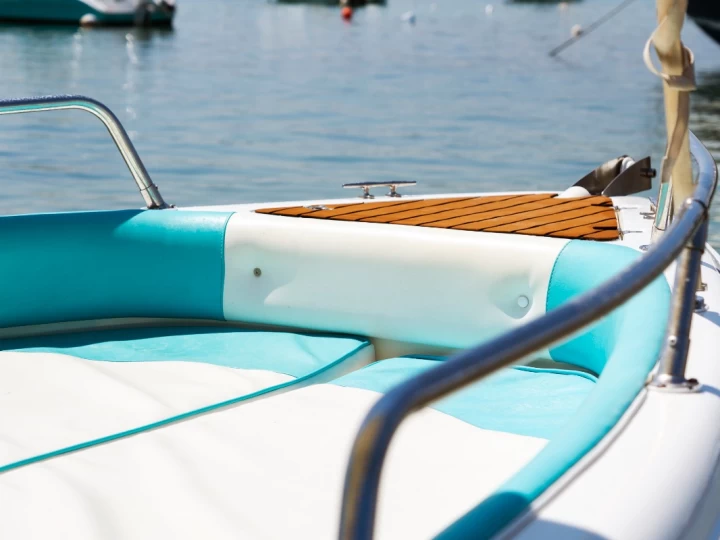 Hyra Motorbåt  med eller utan skeppare Coverline Torre Canne 